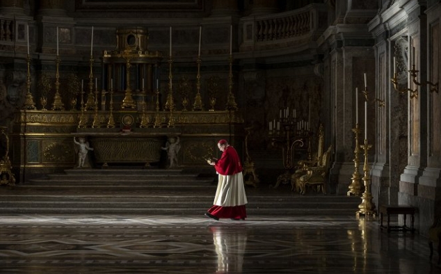 Immagine 15 - Conclave, immagini del film di Edward Berger con Ralph Fiennes, Stanley Tucci, John Lithgow, Isabella Rossellini