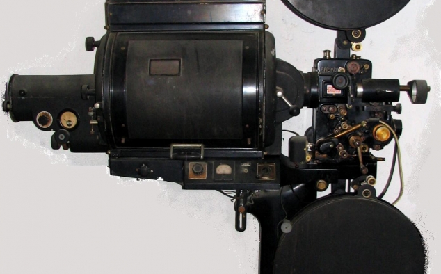 Immagine 2 - Proiettori cinematografici antichi