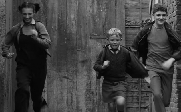 Immagine 5 - Belfast, immagini del film di Kenneth Branagh con Jamie Dornan, Jude Hill, Caitriona Balfe, Judi Dench