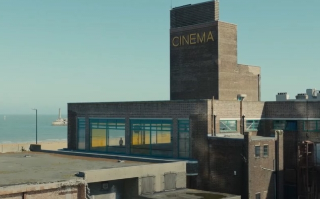 Immagine 4 - Empire of Light, immagini del film di Sam Mendes con Olivia Colman, Michael Ward