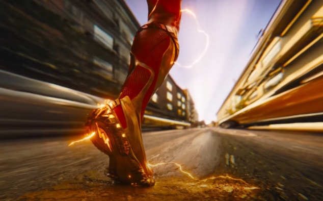 Immagine 4 - The Flash, immagini del film supereroi DC Comics del 2023 con Ezra Miller, Michael Keaton, Ben Affleck