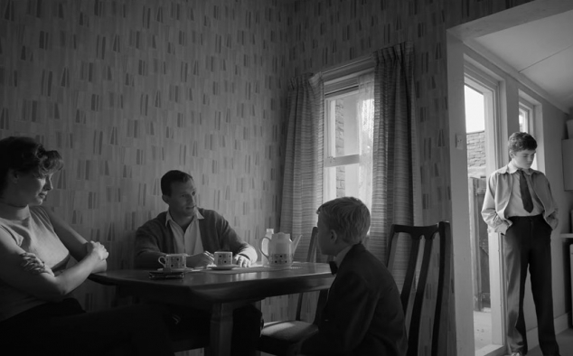 Immagine 9 - Belfast, immagini del film di Kenneth Branagh con Jamie Dornan, Jude Hill, Caitriona Balfe, Judi Dench