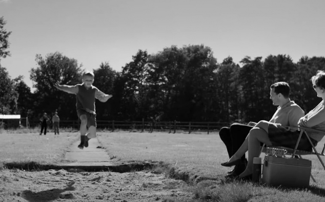 Immagine 12 - Belfast, immagini del film di Kenneth Branagh con Jamie Dornan, Jude Hill, Caitriona Balfe, Judi Dench