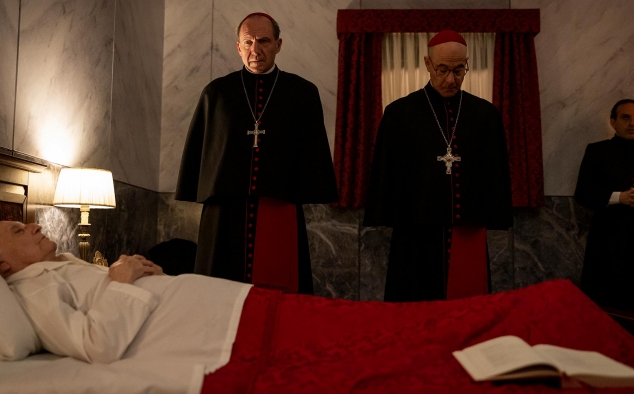Immagine 17 - Conclave, immagini del film di Edward Berger con Ralph Fiennes, Stanley Tucci, John Lithgow, Isabella Rossellini