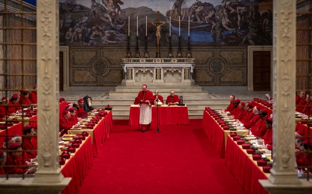 Immagine 16 - Conclave, immagini del film di Edward Berger con Ralph Fiennes, Stanley Tucci, John Lithgow, Isabella Rossellini