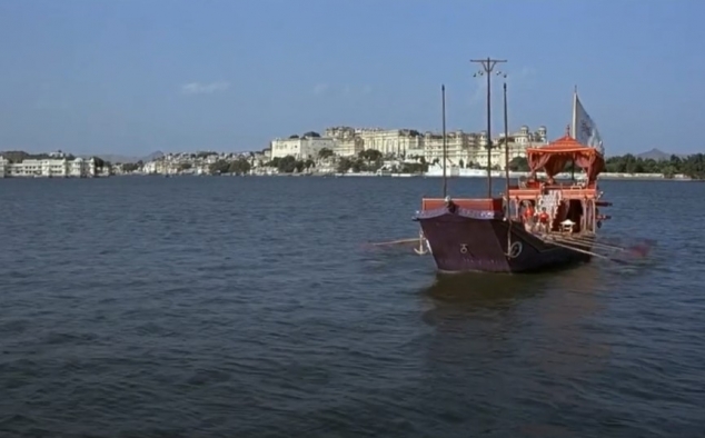 Immagine 4 - Agente 007 - Octopussy Operazione piovra (1983), foto e immagini del film di John Glen con Roger Moore, Maud Adams e Kabir Bedi