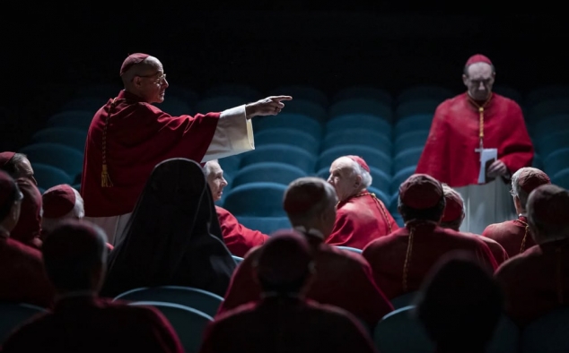 Immagine 8 - Conclave, immagini del film di Edward Berger con Ralph Fiennes, Stanley Tucci, John Lithgow, Isabella Rossellini