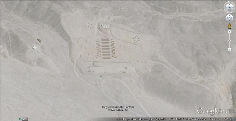 cinema deserto aperto strano