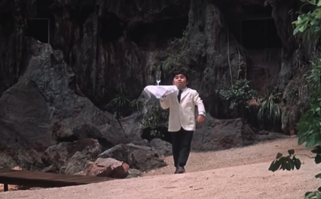 Immagine 3 - Agente 007 - L'uomo dalla pistola d'oro (1974), immagini del film di Guy Hamilton con Roger Moore, Christopher Lee, Maud Adams.