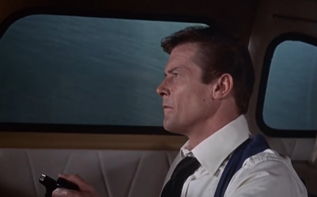 Immagine 4 - Agente 007 - L'uomo dalla pistola d'oro (1974), immagini del film di Guy Hamilton con Roger Moore, Christopher Lee, Maud Adams.