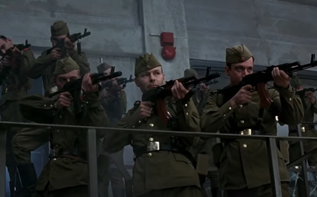 Immagine 4 - 007 Goldeneye (1995), immagini del film di Martin Campbell con Pierce Brosnan per la prima volta nei panni di James Bond