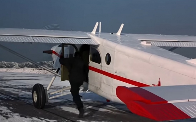 Immagine 5 - 007 Goldeneye (1995), immagini del film di Martin Campbell con Pierce Brosnan per la prima volta nei panni di James Bond