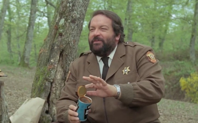 Immagine 10 - Uno sceriffo extraterrestre... poco extra e molto terrestre, Bud Spencer cucina i fagioli accendendo il fuoco con il pollice