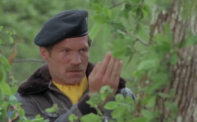 Immagine 11 - Uno sceriffo extraterrestre... poco extra e molto terrestre, Bud Spencer cucina i fagioli accendendo il fuoco con il pollice