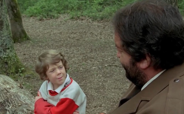 Immagine 12 - Uno sceriffo extraterrestre... poco extra e molto terrestre, Bud Spencer cucina i fagioli accendendo il fuoco con il pollice