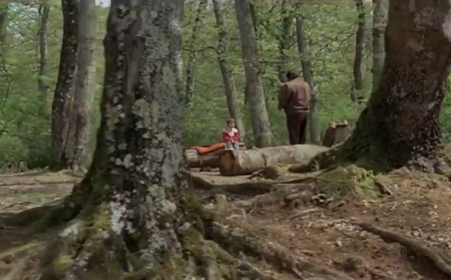 Immagine 15 - Uno sceriffo extraterrestre... poco extra e molto terrestre, Bud Spencer cucina i fagioli accendendo il fuoco con il pollice