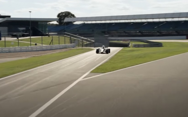 Immagine 4 - F1, immagini del film di Joseph Kosinski con Brad Pitt, Javier Bardem, Kerry Condon, Tobias Menzies