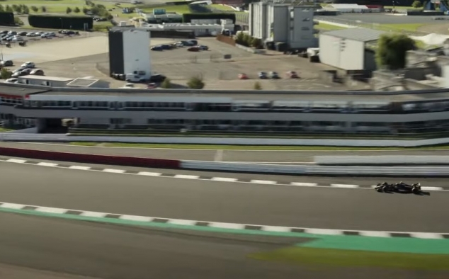 Immagine 12 - F1, immagini del film di Joseph Kosinski con Brad Pitt, Javier Bardem, Kerry Condon, Tobias Menzies