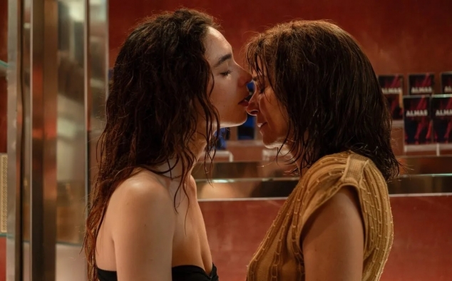 Immagine 2 - Fuori, immagini del film di Mario Martone con Valeria Golino, Matilda De Angelis, Elodie, Sylvia De Fanti