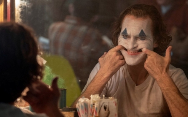 Immagine 8 - Joker, foto dal film con Joaquin Phoenix, Robert De Niro
