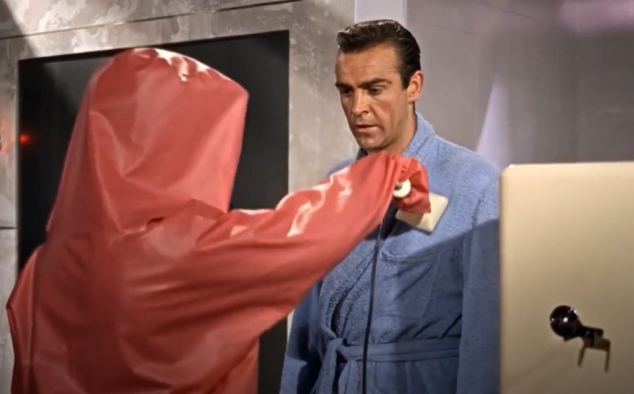 Immagine 12 - Agente 007- Licenza di uccidere (1962), immagini del film di Terence Young con Sean Connery, Ursula Andress, Joseph Wiseman, Jac