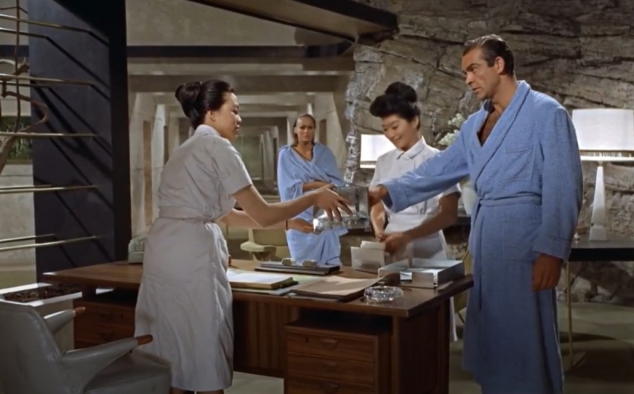 Immagine 13 - Agente 007- Licenza di uccidere (1962), immagini del film di Terence Young con Sean Connery, Ursula Andress, Joseph Wiseman, Jac