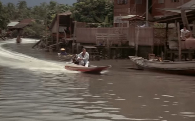 Immagine 25 - Agente 007 - L'uomo dalla pistola d'oro (1974), immagini del film di Guy Hamilton con Roger Moore, Christopher Lee, Maud Adams.