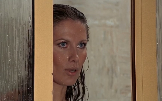 Immagine 18 - Agente 007 - L'uomo dalla pistola d'oro (1974), immagini del film di Guy Hamilton con Roger Moore, Christopher Lee, Maud Adams.