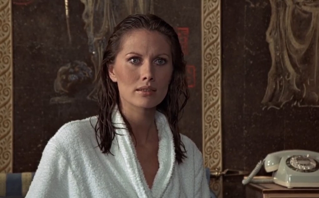 Immagine 19 - Agente 007 - L'uomo dalla pistola d'oro (1974), immagini del film di Guy Hamilton con Roger Moore, Christopher Lee, Maud Adams.