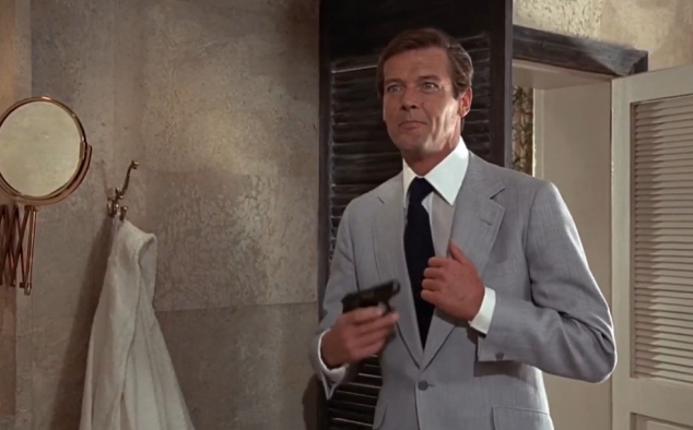 Immagine 20 - Agente 007 - L'uomo dalla pistola d'oro (1974), immagini del film di Guy Hamilton con Roger Moore, Christopher Lee, Maud Adams.