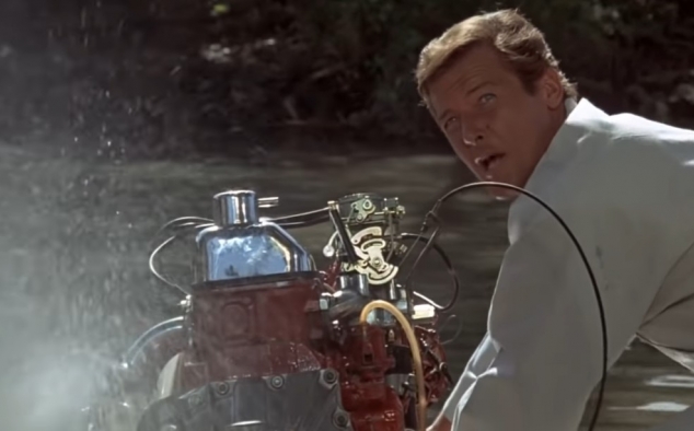Immagine 21 - Agente 007 - L'uomo dalla pistola d'oro (1974), immagini del film di Guy Hamilton con Roger Moore, Christopher Lee, Maud Adams.
