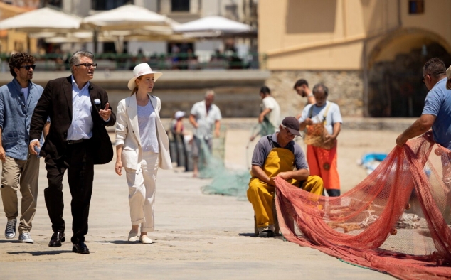 Immagine 4 - Succede anche nelle migliori famiglie, immagini del film di e con Alessandro Siani e con Cristiana Capotondi, Euridice Axen