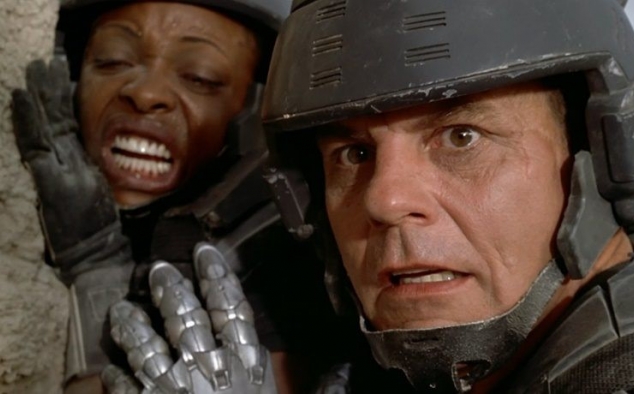 Immagine 2 - Starship Troopers - Fanteria dello Spazio (1997), foto e immagini del film fantascienza di Paul Verhoeven con Casper Van Dien