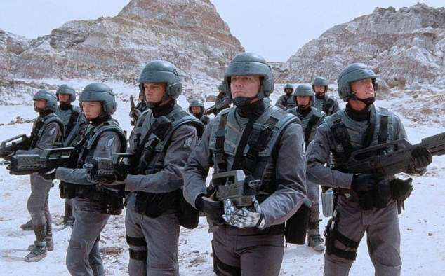 Immagine 3 - Starship Troopers - Fanteria dello Spazio (1997), foto e immagini del film fantascienza di Paul Verhoeven con Casper Van Dien