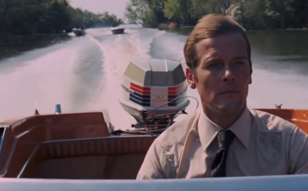 Immagine 25 - Agente 007 - Vivi e lascia morire (1973), immagini del film di Guy Hamilton con Roger Moore, Yaphet Kotto, Jane Seymour