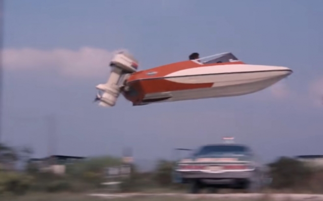 Immagine 1 - Agente 007 - Vivi e lascia morire (1973), immagini del film di Guy Hamilton con Roger Moore, Yaphet Kotto, Jane Seymour