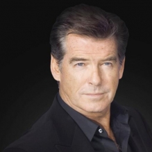 Pierce Brosnan bloccato dalla security in aeroporto