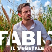 Il vegetale, prime clip del nuovo film di Nunziante con Fabio Rovazzi