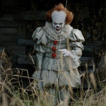 IT, mostruoso clown divora ragazzini